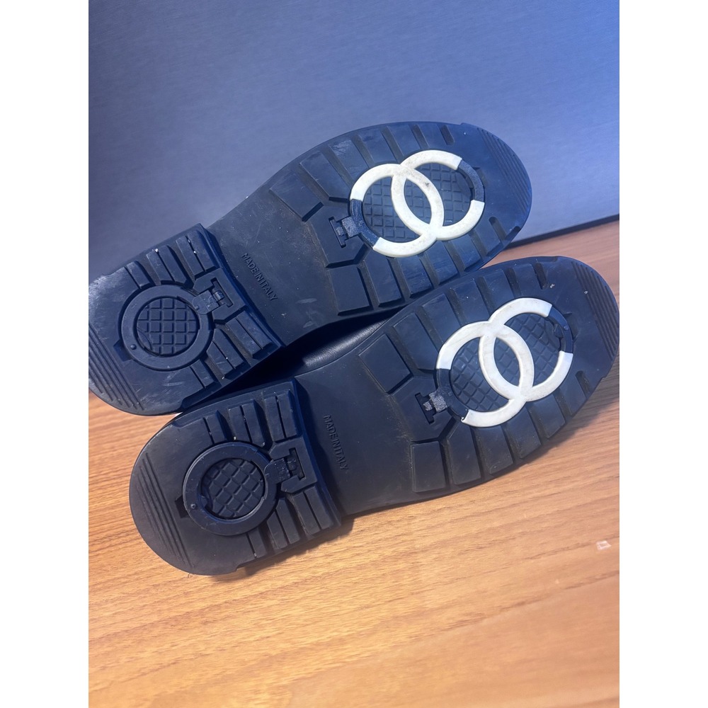 Chanel Sherpa Boots Size 40 - Picture 8 of 9